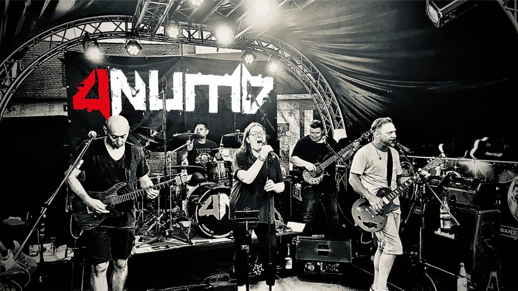4 Numb Bandfoto
